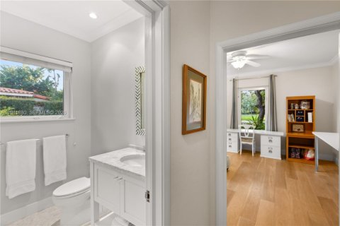House in Coral Gables, Florida 4 bedrooms, 285.77 sq.m. № 1998760 - photo 30
