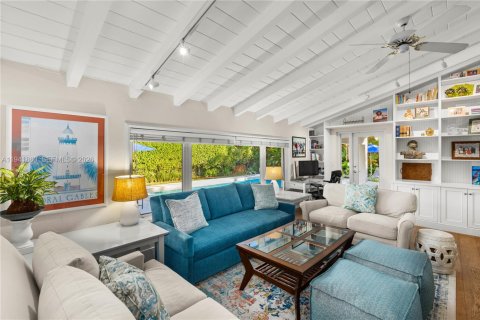 House in Coral Gables, Florida 4 bedrooms, 285.77 sq.m. № 1998760 - photo 5