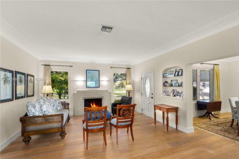 House in Coral Gables, Florida 4 bedrooms, 285.77 sq.m. № 1998760 - photo 11