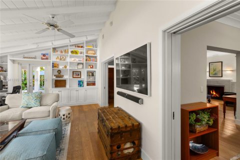 House in Coral Gables, Florida 4 bedrooms, 285.77 sq.m. № 1998760 - photo 7