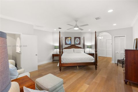 House in Coral Gables, Florida 4 bedrooms, 285.77 sq.m. № 1998760 - photo 22