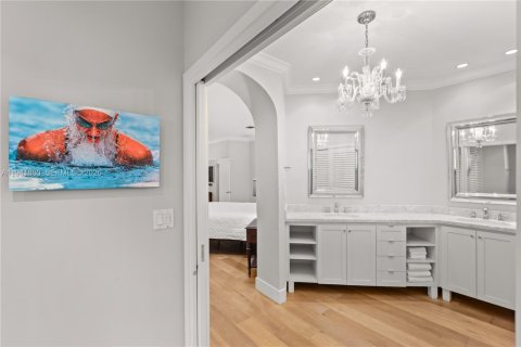 House in Coral Gables, Florida 4 bedrooms, 285.77 sq.m. № 1998760 - photo 26