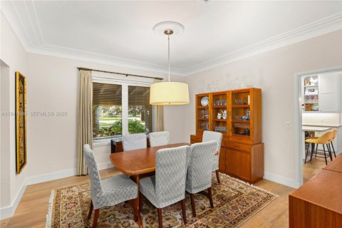House in Coral Gables, Florida 4 bedrooms, 285.77 sq.m. № 1998760 - photo 14