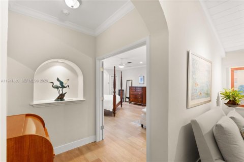 House in Coral Gables, Florida 4 bedrooms, 285.77 sq.m. № 1998760 - photo 18