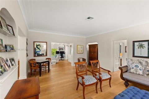 House in Coral Gables, Florida 4 bedrooms, 285.77 sq.m. № 1998760 - photo 13