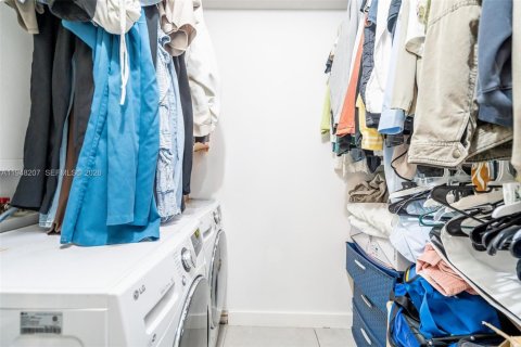 Condo in Plantation, Florida, 2 bedrooms  № 2004203 - photo 24