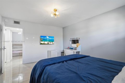 Condo in Plantation, Florida, 2 bedrooms  № 2004203 - photo 20