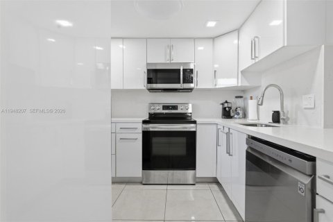 Condo in Plantation, Florida, 2 bedrooms  № 2004203 - photo 6