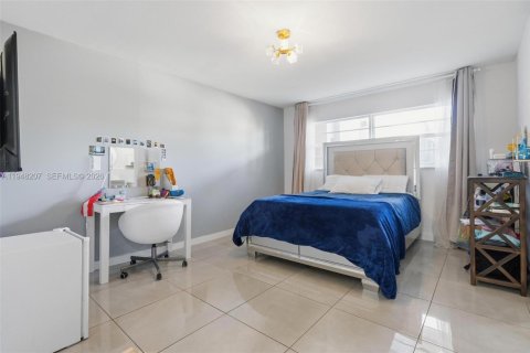 Condo in Plantation, Florida, 2 bedrooms  № 2004203 - photo 18