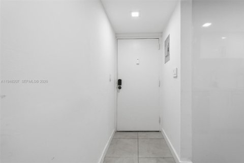 Condo in Plantation, Florida, 2 bedrooms  № 2004203 - photo 4