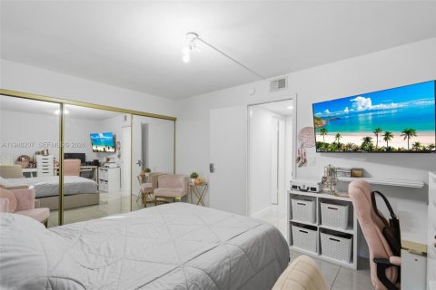 Condo in Plantation, Florida, 2 bedrooms  № 2004203 - photo 27