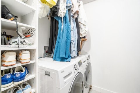 Condo in Plantation, Florida, 2 bedrooms  № 2004203 - photo 25