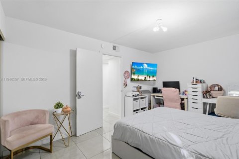 Condo in Plantation, Florida, 2 bedrooms  № 2004203 - photo 28