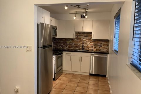 Condominio en alquiler en Tamarac, Florida, 2 dormitorios, 82.68 m2 № 2002324 - foto 4