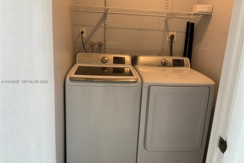 Condominio en alquiler en Tamarac, Florida, 2 dormitorios, 82.68 m2 № 2002324 - foto 16