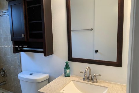 Condominio en alquiler en Tamarac, Florida, 2 dormitorios, 82.68 m2 № 2002324 - foto 13