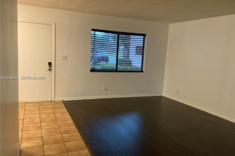 Condominio en alquiler en Tamarac, Florida, 2 dormitorios, 82.68 m2 № 2002324 - foto 6