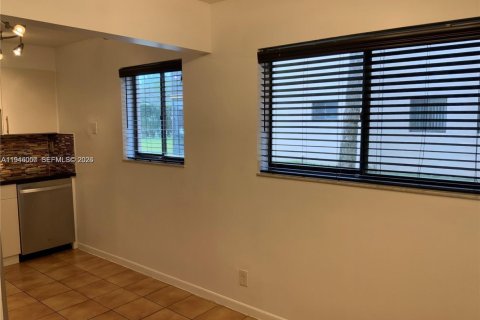 Condominio en alquiler en Tamarac, Florida, 2 dormitorios, 82.68 m2 № 2002324 - foto 5