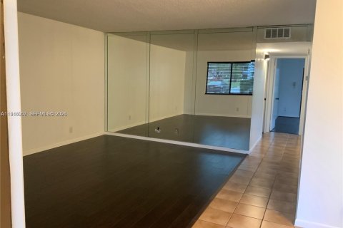 Condominio en alquiler en Tamarac, Florida, 2 dormitorios, 82.68 m2 № 2002324 - foto 7