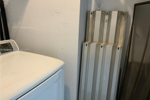 Condominio en alquiler en Tamarac, Florida, 2 dormitorios, 82.68 m2 № 2002324 - foto 15