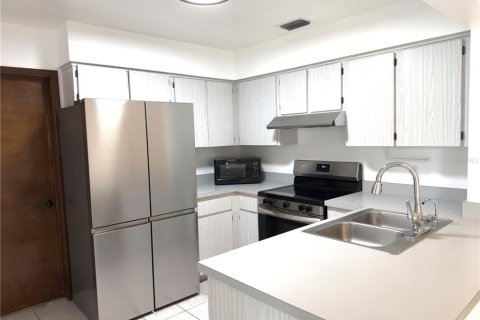 House in Ocala, Florida 2 bedrooms, 104.61 sq.m. № 2207460 - photo 13