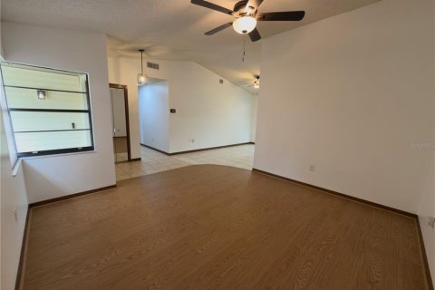 House in Ocala, Florida 2 bedrooms, 104.61 sq.m. № 2207460 - photo 7