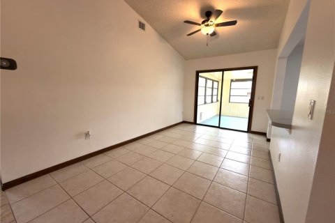 House in Ocala, Florida 2 bedrooms, 104.61 sq.m. № 2207460 - photo 6