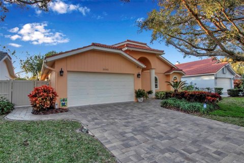 House in Saint Petersburg, Florida 3 bedrooms, 144.56 sq.m. № 1537568 - photo 2