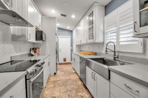 House in Saint Petersburg, Florida 3 bedrooms, 144.56 sq.m. № 1537568 - photo 19