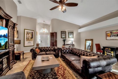 House in Saint Petersburg, Florida 3 bedrooms, 144.56 sq.m. № 1537568 - photo 15