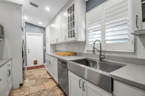 House in Saint Petersburg, Florida 3 bedrooms, 144.56 sq.m. № 1537568 - photo 21