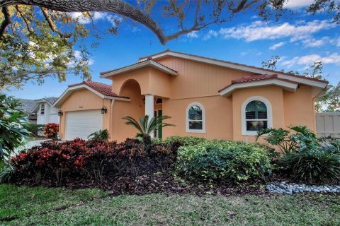 House in Saint Petersburg, Florida 3 bedrooms, 144.56 sq.m. № 1537568 - photo 3