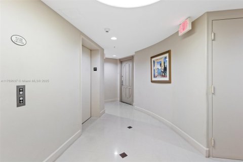 Condo in Aventura, Florida, 2 bedrooms  № 1587996 - photo 7
