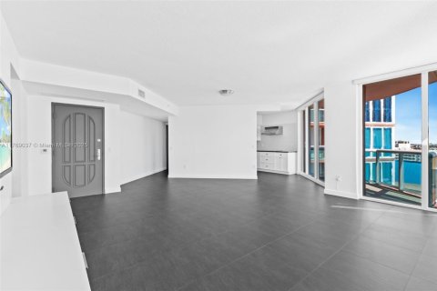 Condo in Aventura, Florida, 2 bedrooms  № 1587996 - photo 6