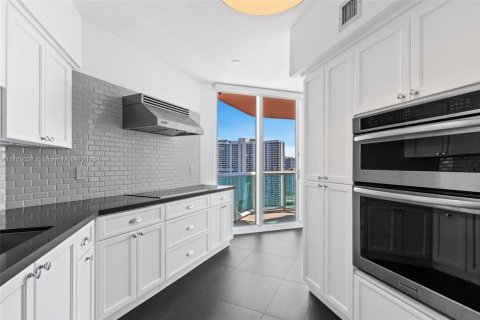 Condo in Aventura, Florida, 2 bedrooms  № 1587996 - photo 9