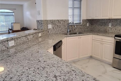 Adosado en alquiler en Hialeah, Florida, 4 dormitorios, 154.03 m2 № 2275924 - foto 8