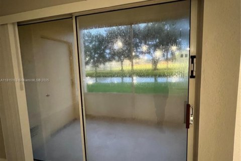 Condo in Coral Springs, Florida, 1 bedroom  № 1766765 - photo 9