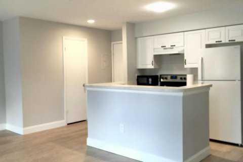 Condo in West Palm Beach, Florida, 1 bedroom № 2083997 - photo 8