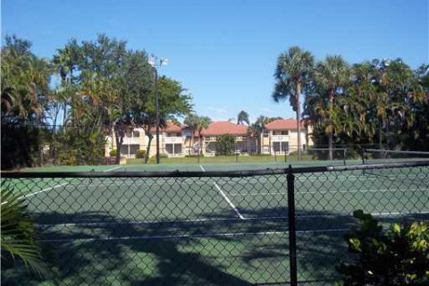 Condo in West Palm Beach, Florida, 1 bedroom № 2083997 - photo 12