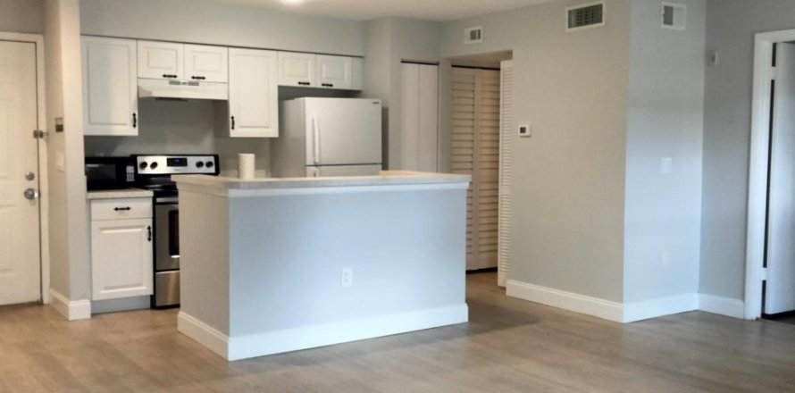 Condo in West Palm Beach, Florida, 1 bedroom № 2083997
