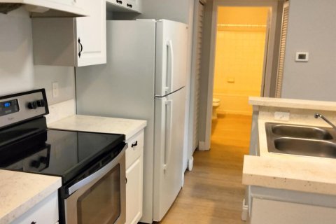 Condo in West Palm Beach, Florida, 1 bedroom № 2083997 - photo 9