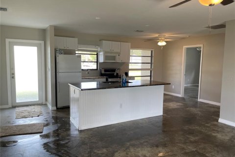 House in Venice, Florida 2 bedrooms, 125.98 sq.m. № 2395866 - photo 3