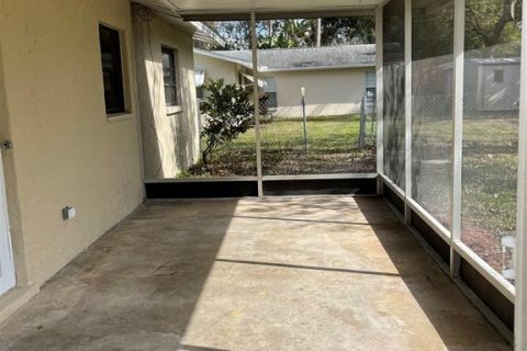 House in Venice, Florida 2 bedrooms, 125.98 sq.m. № 2395866 - photo 12