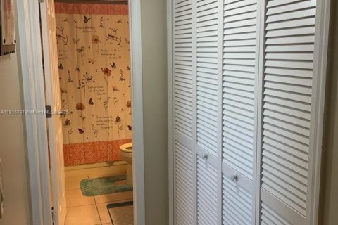 Condo in Miramar, Florida, 2 bedrooms  № 2082535 - photo 9