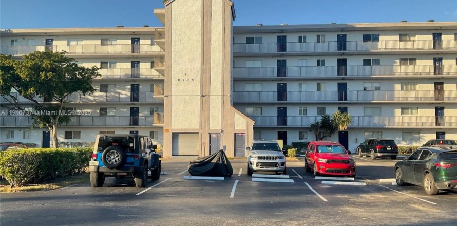 Condo in Miramar, Florida, 2 bedrooms  № 2082535