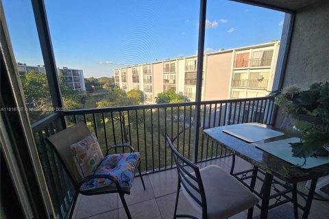 Condo in Miramar, Florida, 2 bedrooms  № 2082535 - photo 11