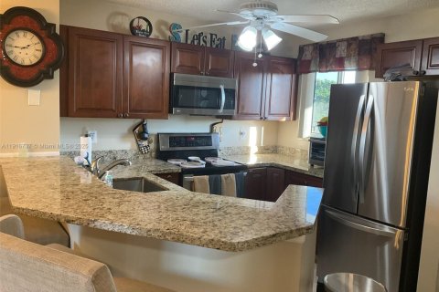 Condo in Miramar, Florida, 2 bedrooms  № 2082535 - photo 7
