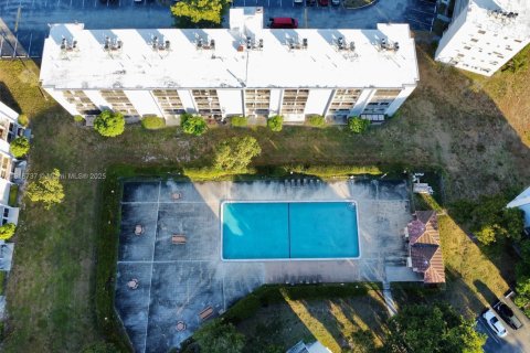Condo in Miramar, Florida, 2 bedrooms  № 2082535 - photo 3
