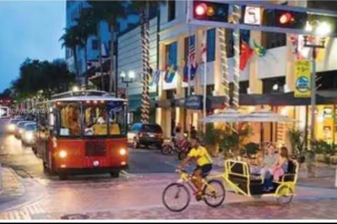 Casa en venta en Hollywood, Florida, 2 dormitorios, 112.04 m2 № 2000379 - foto 27