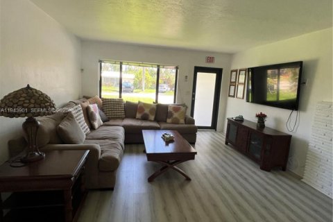 Casa en venta en Hollywood, Florida, 2 dormitorios, 112.04 m2 № 2000379 - foto 13
